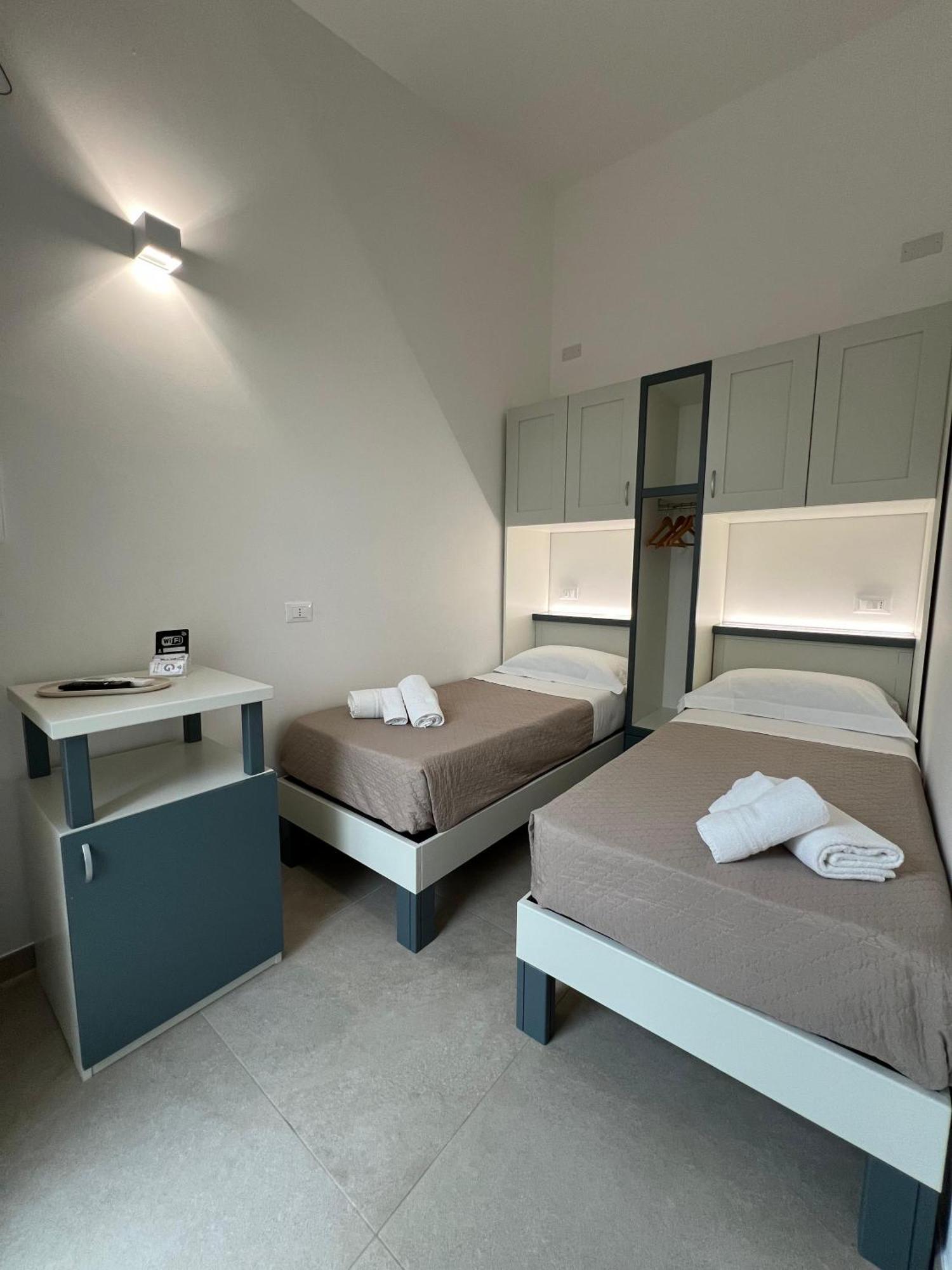 Kleines Zweibettzimmer